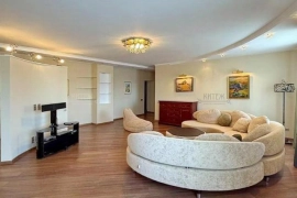 Продается 4-комн. квартира, 170 м²
Расположение

